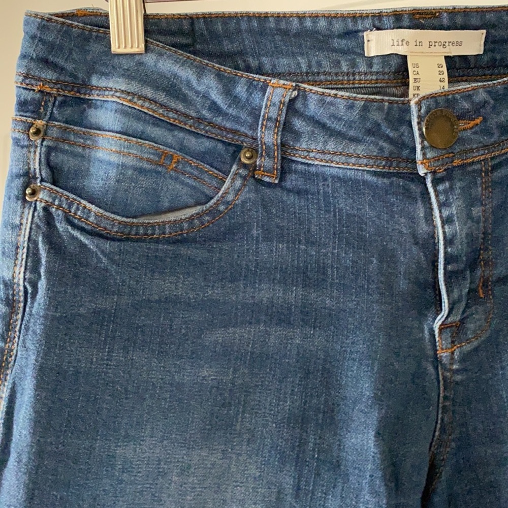 Lightly distressed skinny jeans